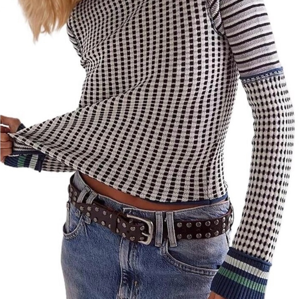 We The Free Black and White Patterned Long Sleeve Top.  Size Small.